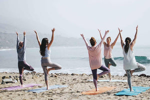 10 conseils pour profiter d'une séance de yoga à la plage.