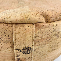 Coze - Coussin Rond Méditation - Liège - vue très rapprochée du liège et coutures de l'anse - my shop yoga