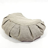 Coussin de méditation Luna en chanvre, forme demi-lune, vue de la anse de portage - my shop yoga