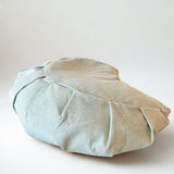 Coussin de méditation Luna en chanvre, forme demi-lune, chambray couleur vert eau - my shop yoga