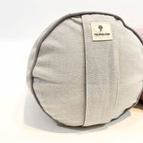 Bolster rond NIRU en chambray-colori gris iceberg - vue entier - my shop yoga
