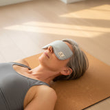 Sama - masque-relaxant-yeux -femme-yogi-position de savasana - My-Shop-Yoga